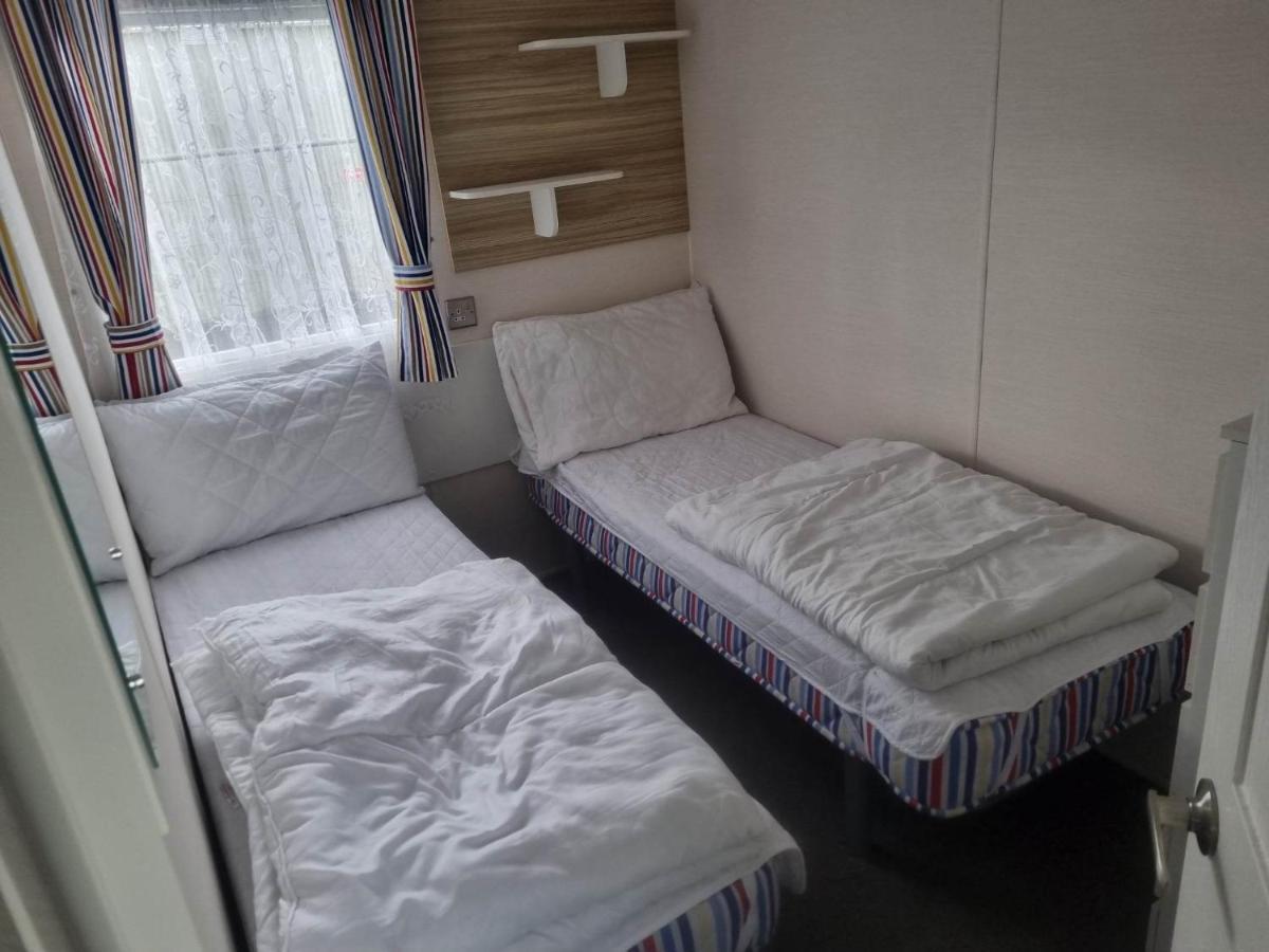 ホテル 8 Berth Caravan Pg214 Golden Palm Chapel St Leonards エクステリア 写真