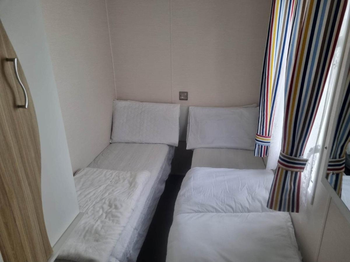 ホテル 8 Berth Caravan Pg214 Golden Palm Chapel St Leonards エクステリア 写真